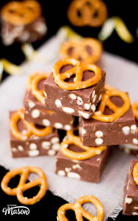 Nutella Pretzel Fudge | 4 Ingredient | No Bake | Homemade | Chocolate